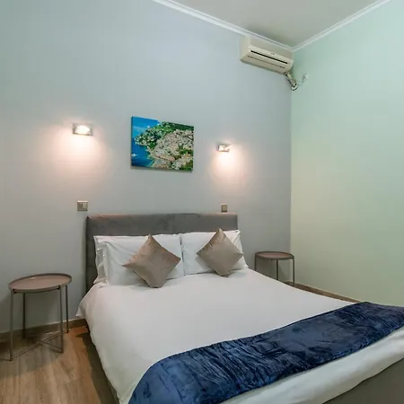 Leoni Di Giada - Close To Station 3* Rome